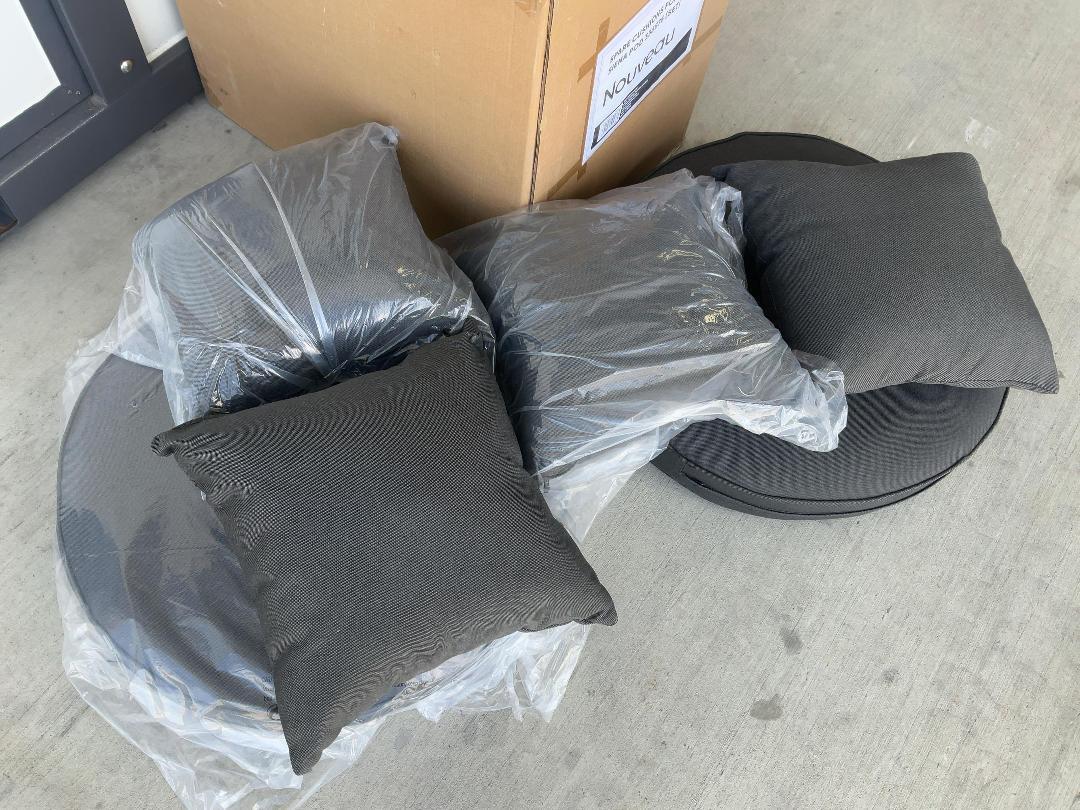 Photo '8' of Nouveau - Siena Collection Outdoor Olefin Cushion Set *NEW* Photo '8' of Nouveau - Siena Collection Outdoor Olefin Cushion Set *NEW*