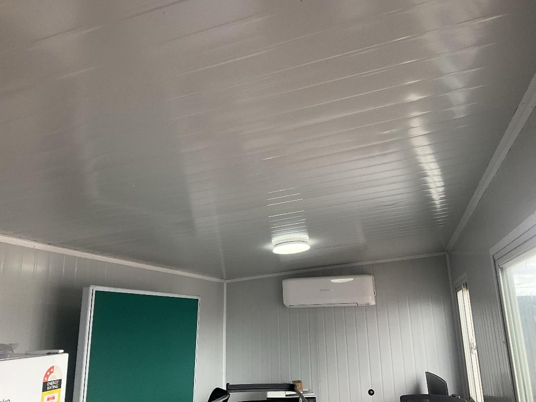 Photo '9' of Small Portacom with AC unit