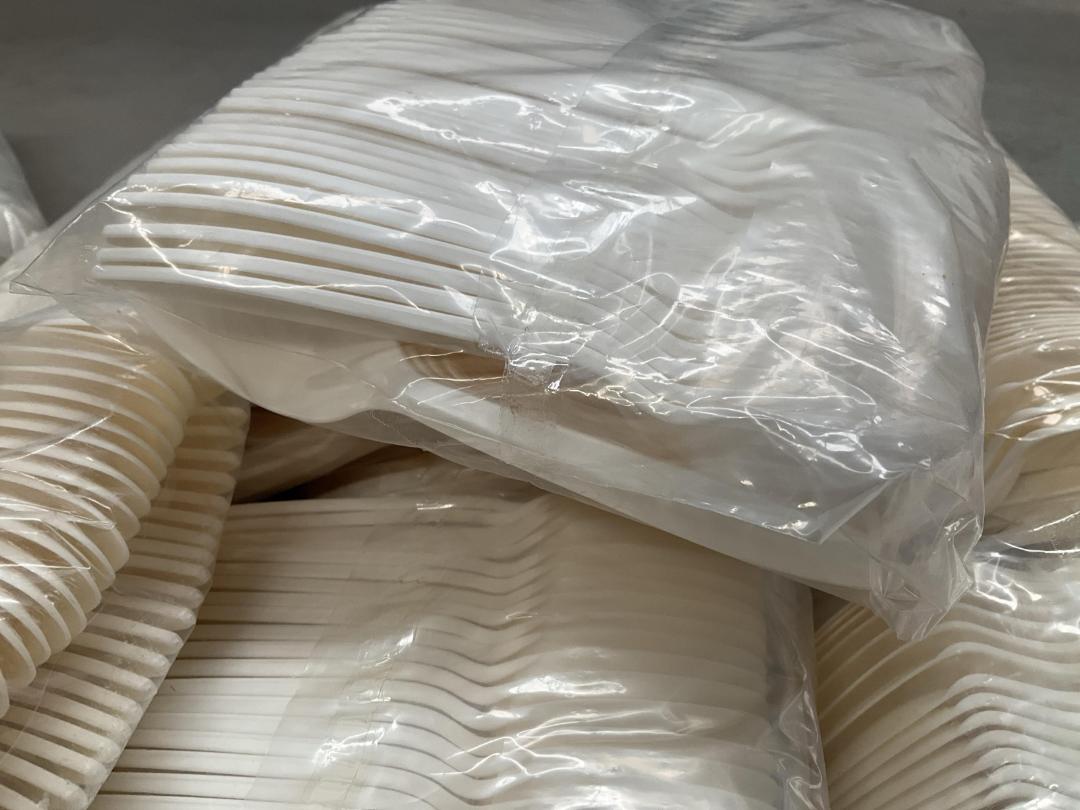 Photo '2' of Plastic Spoons 140mm (1300pce) Photo '2' of Plastic Spoons 140mm (1300pce)