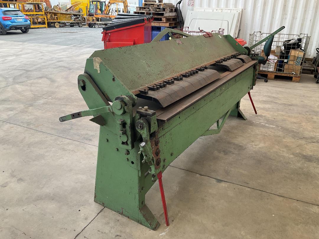 Photo '2' of H.W.M Heavy Duty Finger Folder