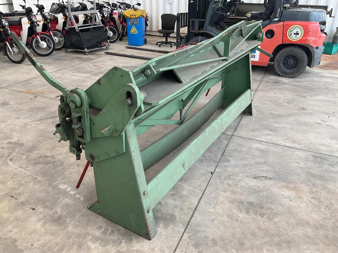 Photo '5' of H.W.M Heavy Duty Finger Folder