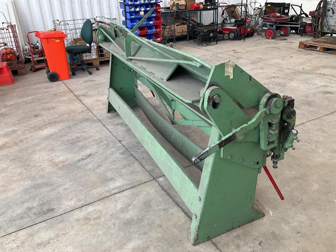 Photo '7' of H.W.M Heavy Duty Finger Folder