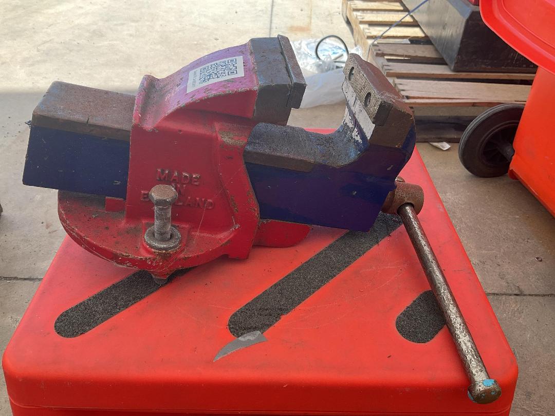 Photo '2' of Bench vise Photo '2' of Bench vise