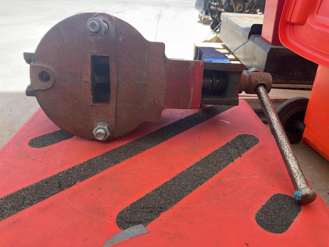 Photo '3' of Bench vise Photo '3' of Bench vise