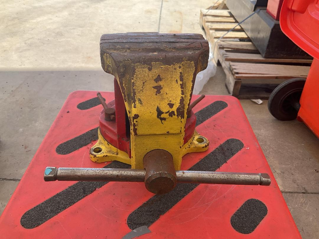 Photo '2' of Bench vise