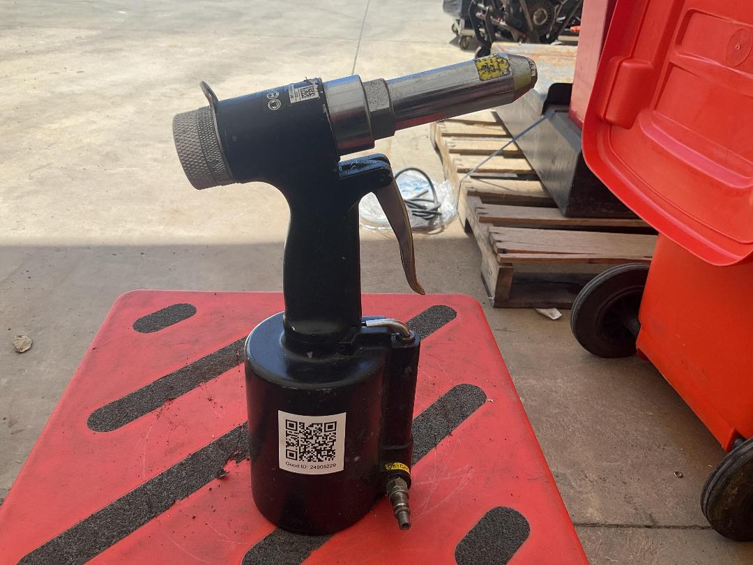 Photo '2' of Wurth Air Hydraulic Riveter Photo '2' of Wurth Air Hydraulic Riveter