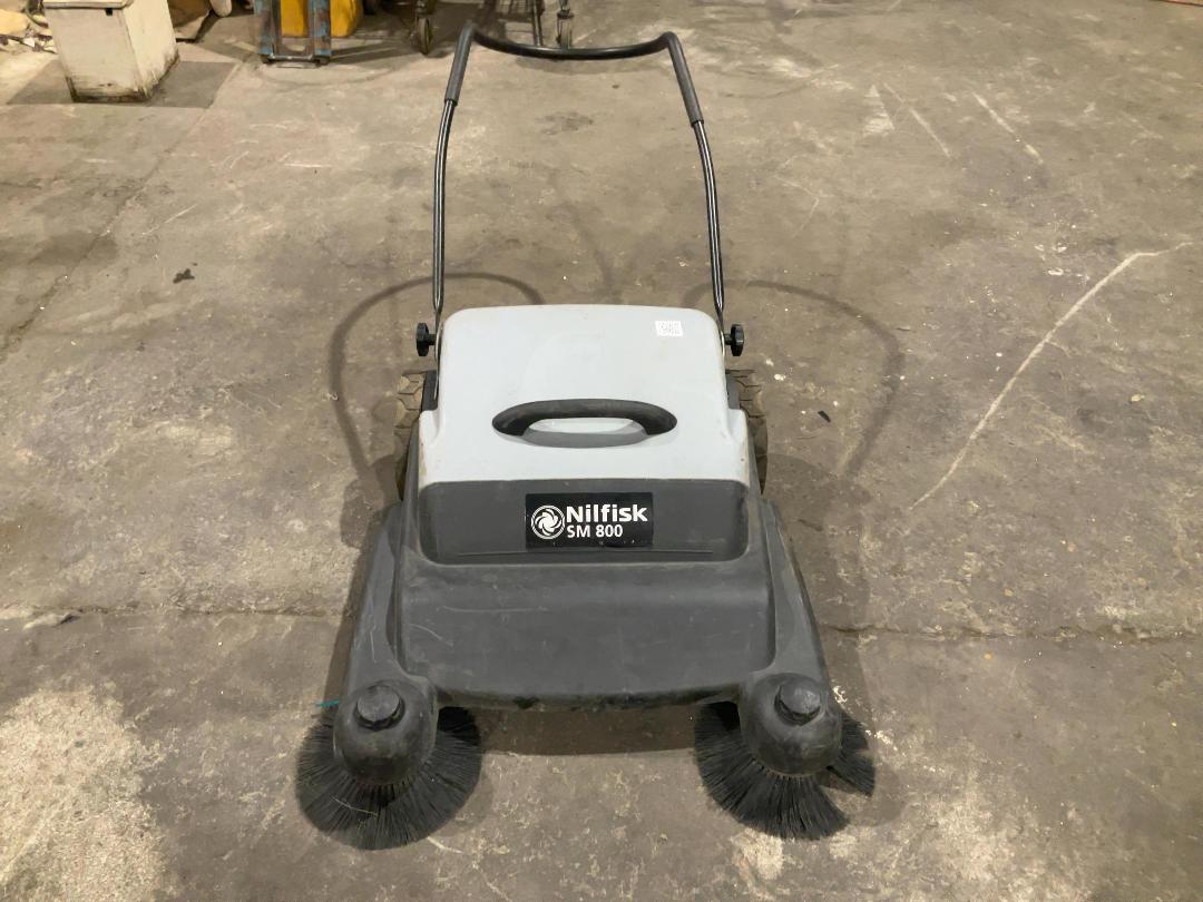 Photo '2' of Nilfisk SM800 Manual Sweeper