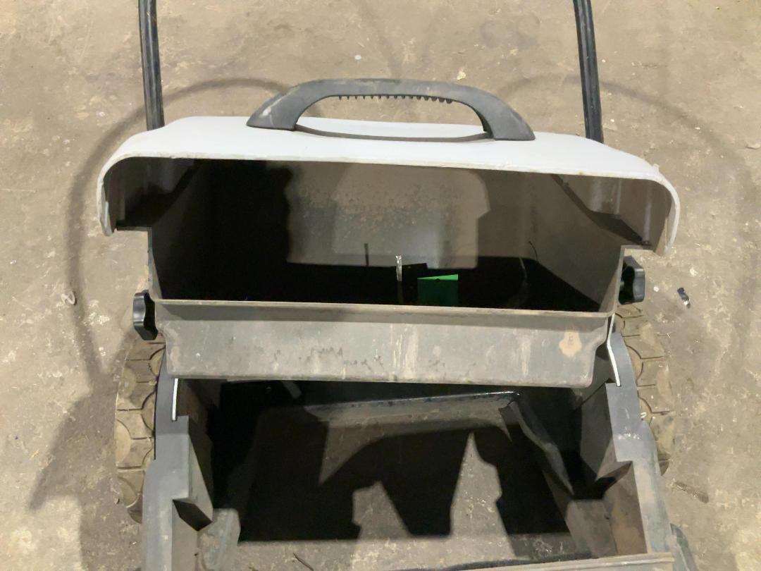 Photo '5' of Nilfisk SM800 Manual Sweeper