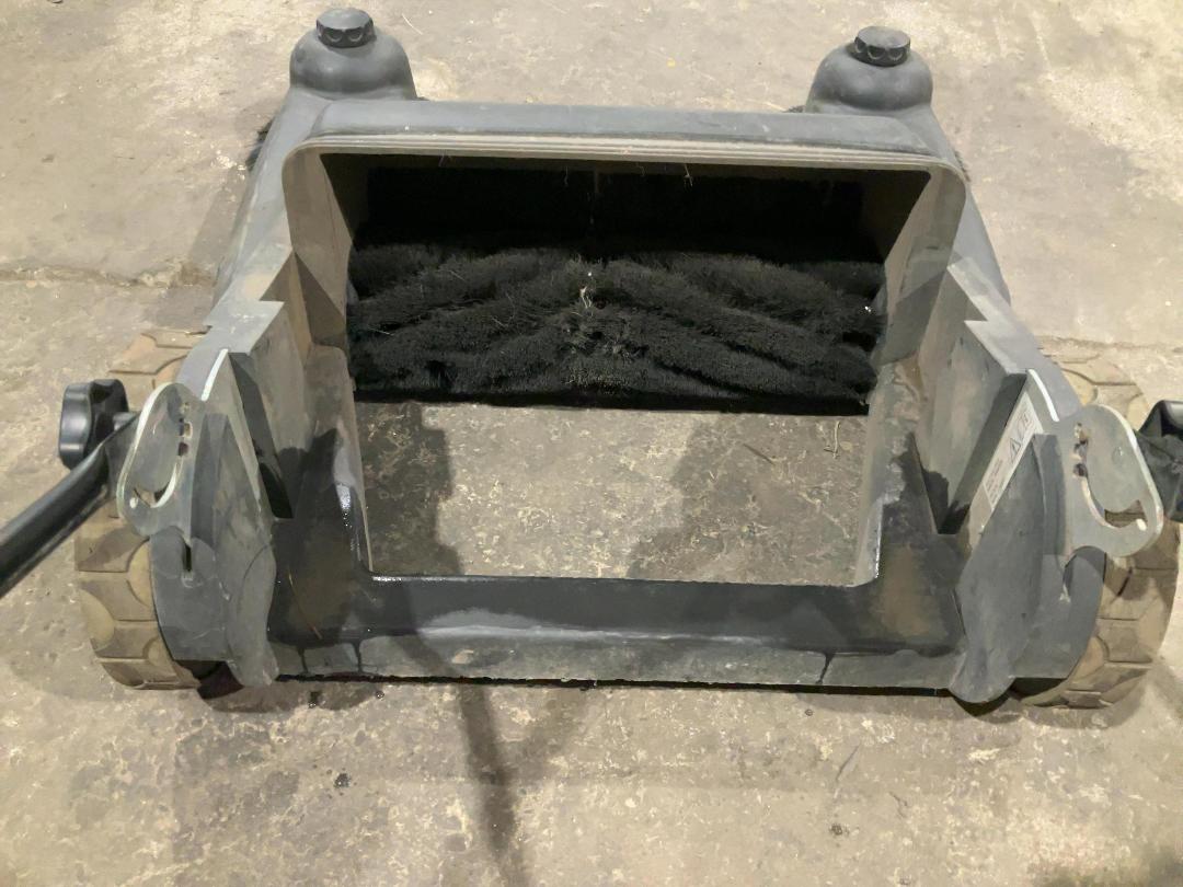 Photo '6' of Nilfisk SM800 Manual Sweeper