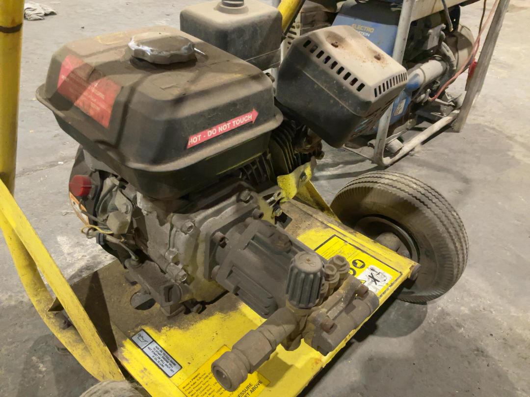 Photo '6' of Stanley Pressure Washer Petrol