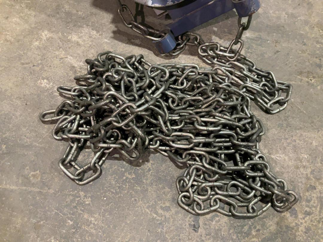 Photo '5' of Garage door motor and chain