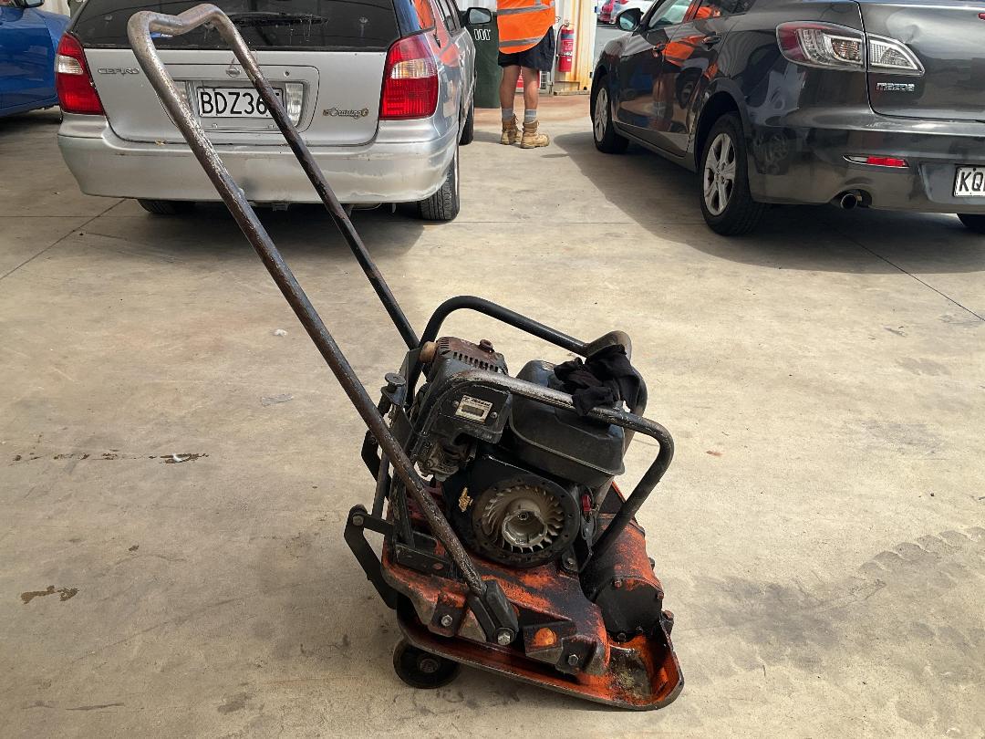 Photo '2' of Mikasa Plate compactor