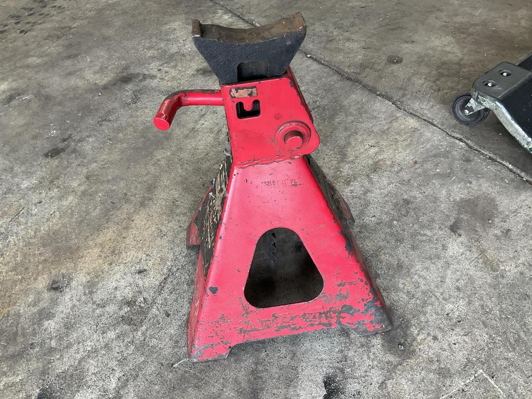 Photo '2' of Powerbuilt 6t Jack Stand