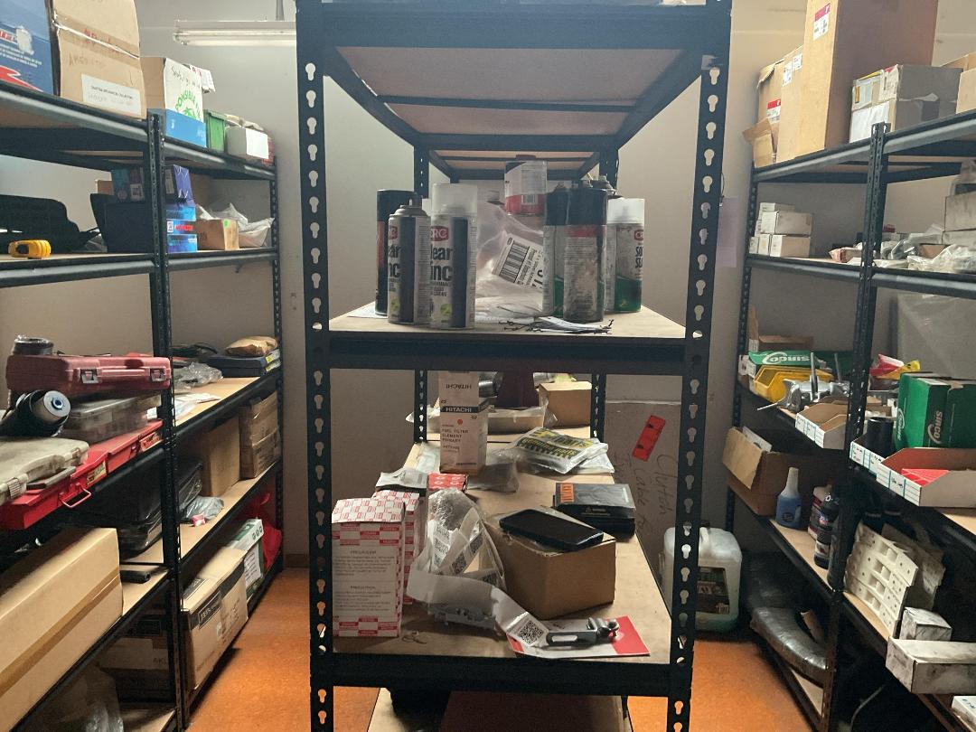 Photo '3' of 5 Tier Shelving Units (2x)