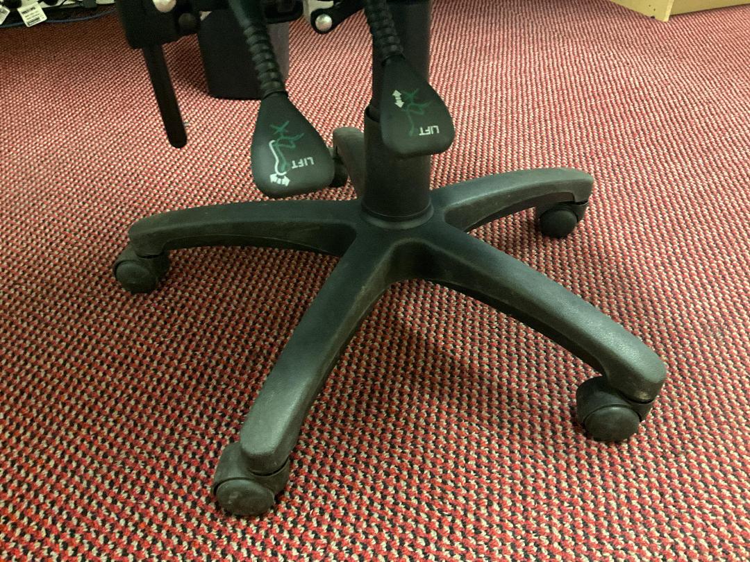 Photo '3' of Black Office Chair