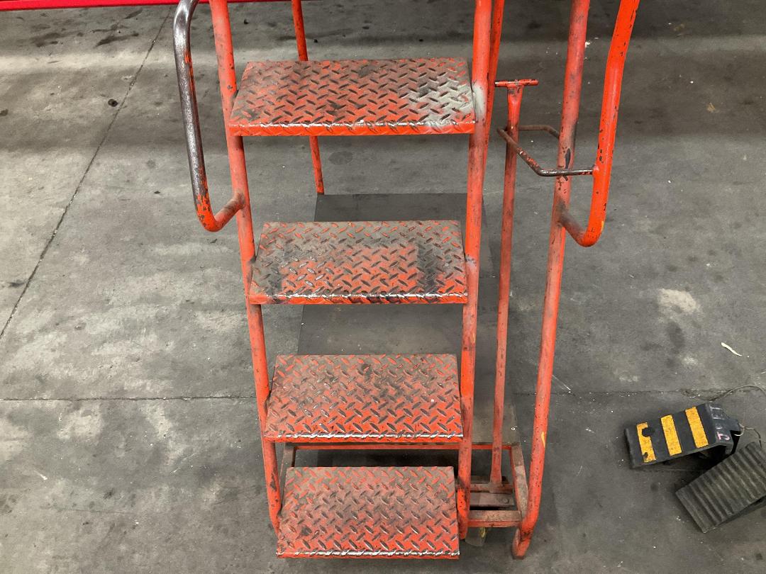 Photo '5' of Mobile Access Ladder Photo '5' of Mobile Access Ladder