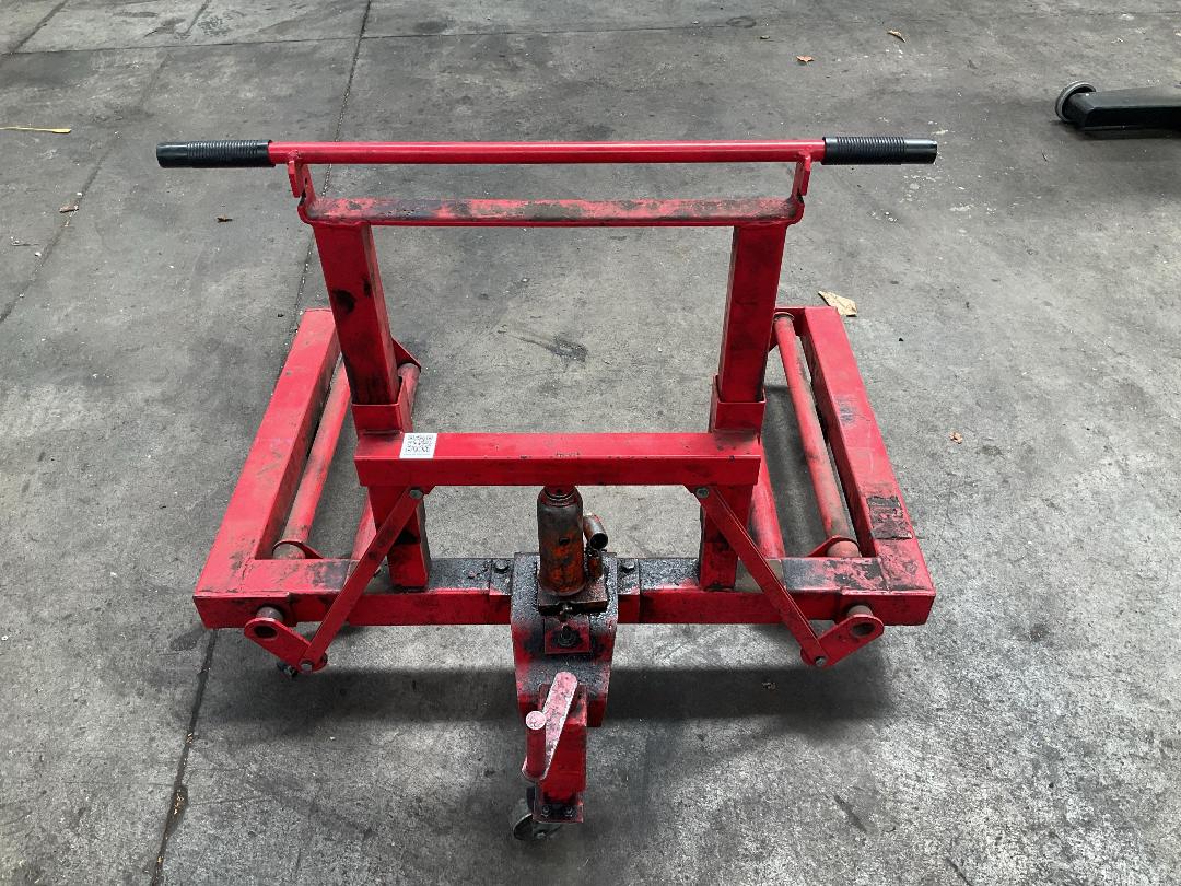 Photo '3' of Small Vehicle Lift Photo '3' of Small Vehicle Lift