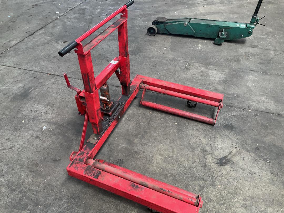 Photo '2' of Small Vehicle Lift Photo '2' of Small Vehicle Lift