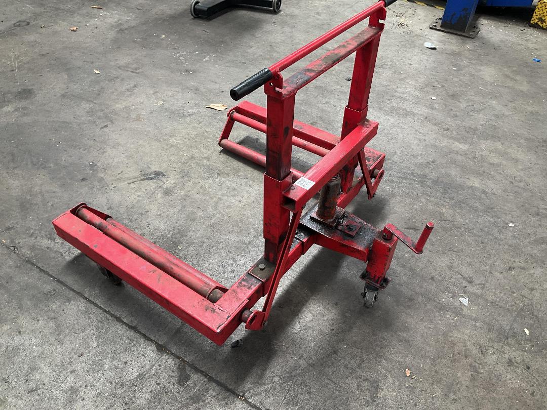 Photo '4' of Small Vehicle Lift Photo '4' of Small Vehicle Lift