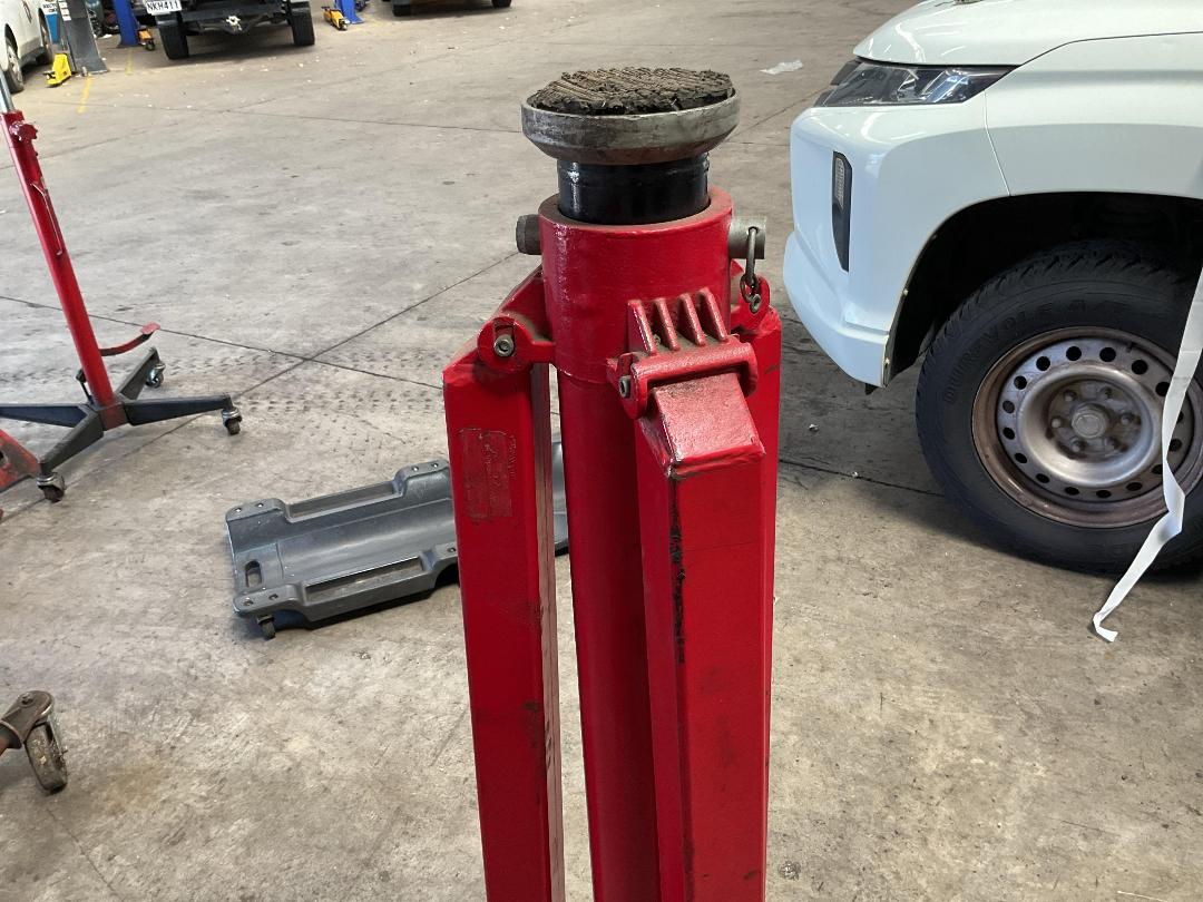 Photo '4' of Stertil Koni Hydraulic Jack Stand