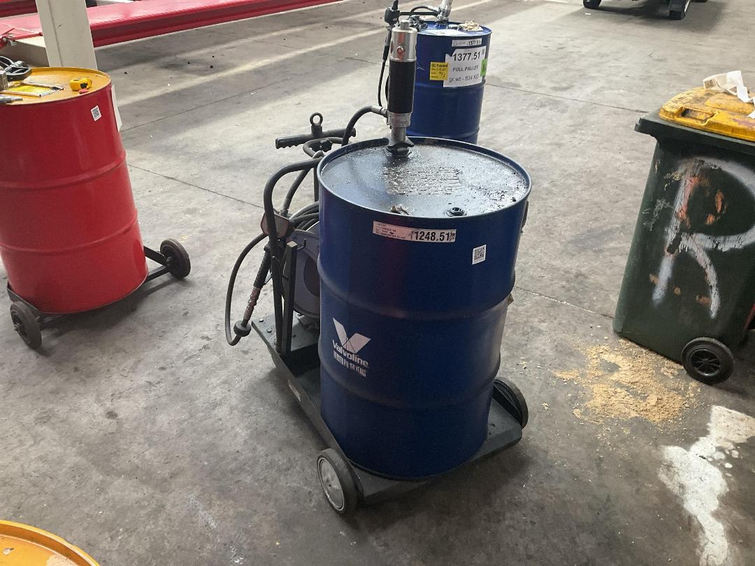 Photo '4' of Workshop Fluid Dispensing Pump Setup - Mobile Drum System Photo '4' of Workshop Fluid Dispensing Pump Setup - Mobile Drum System
