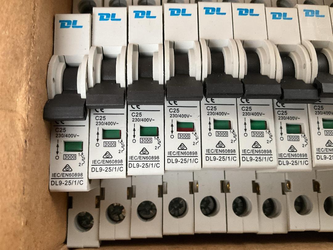 Photo '3' of 12x MCB Circuit Breakers 25A Half Pole