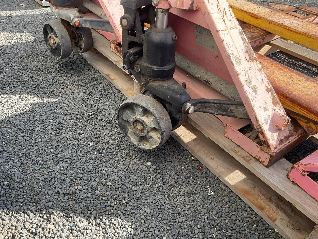 Photo '5' of Pallet Jack Photo '5' of Pallet Jack