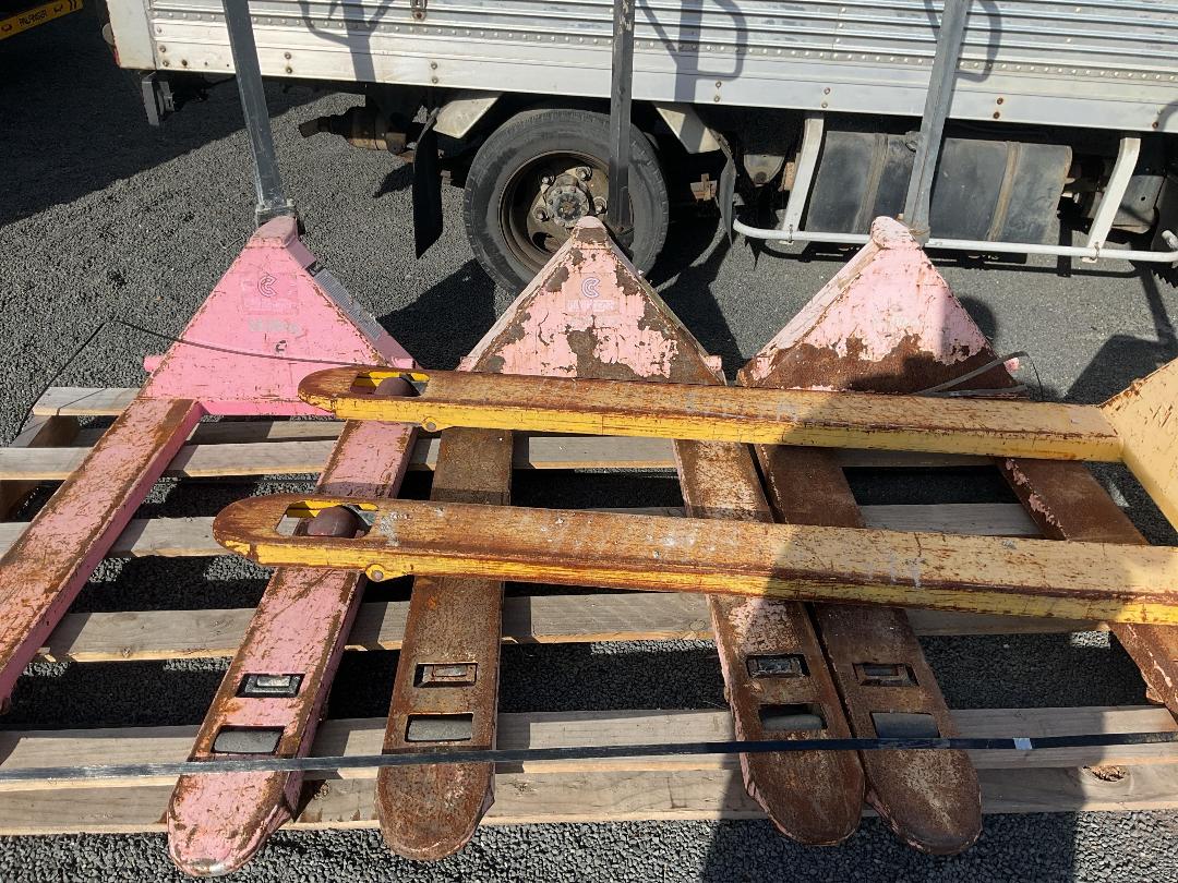 Photo '2' of Pallet Jack Photo '2' of Pallet Jack