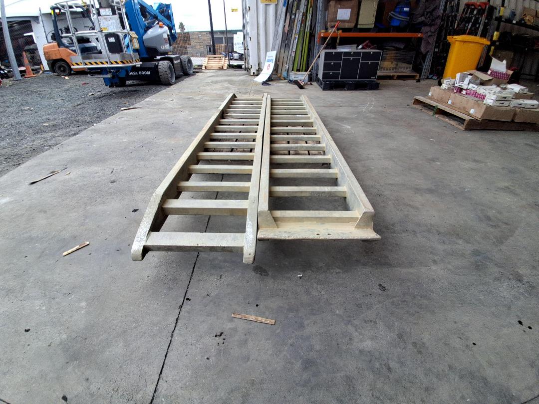 Photo '2' of Excavator Ramps