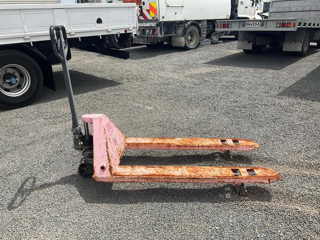 Photo '3' of 2500KG Pallet Jack