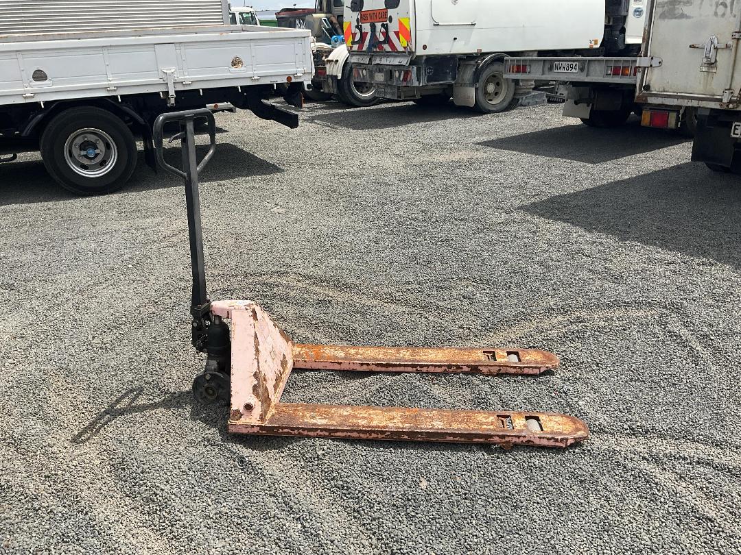 Photo '3' of 2500KG Pallet Jack