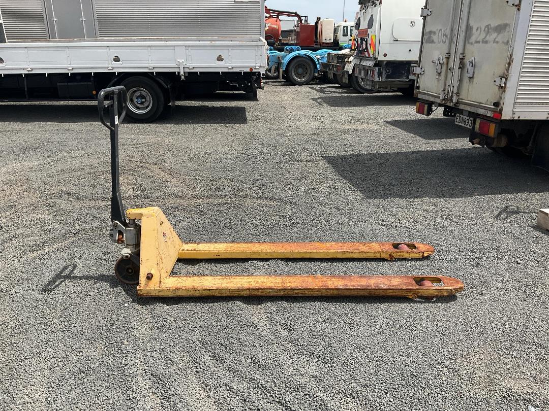Photo '3' of Long Pallet Jack