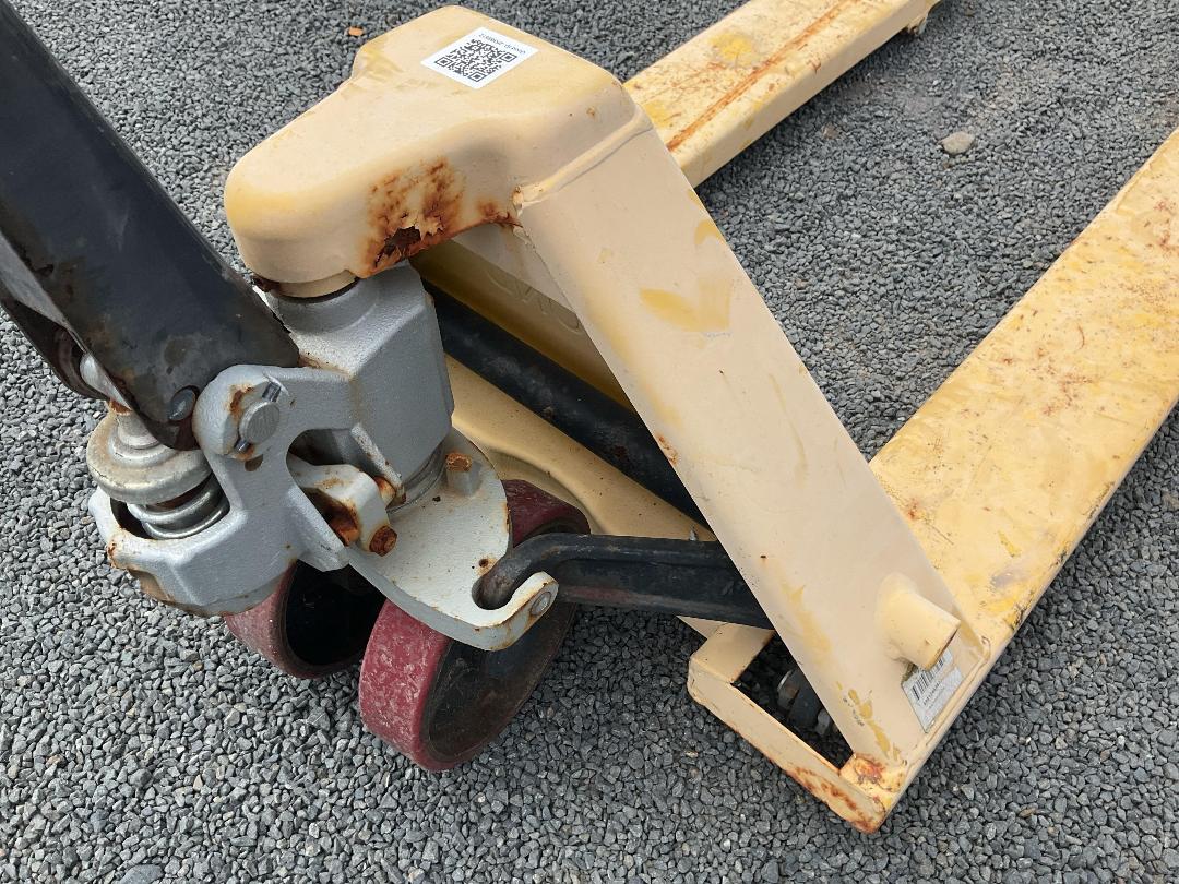 Photo '5' of Broken Yellow 2500KG Pallet Jack
