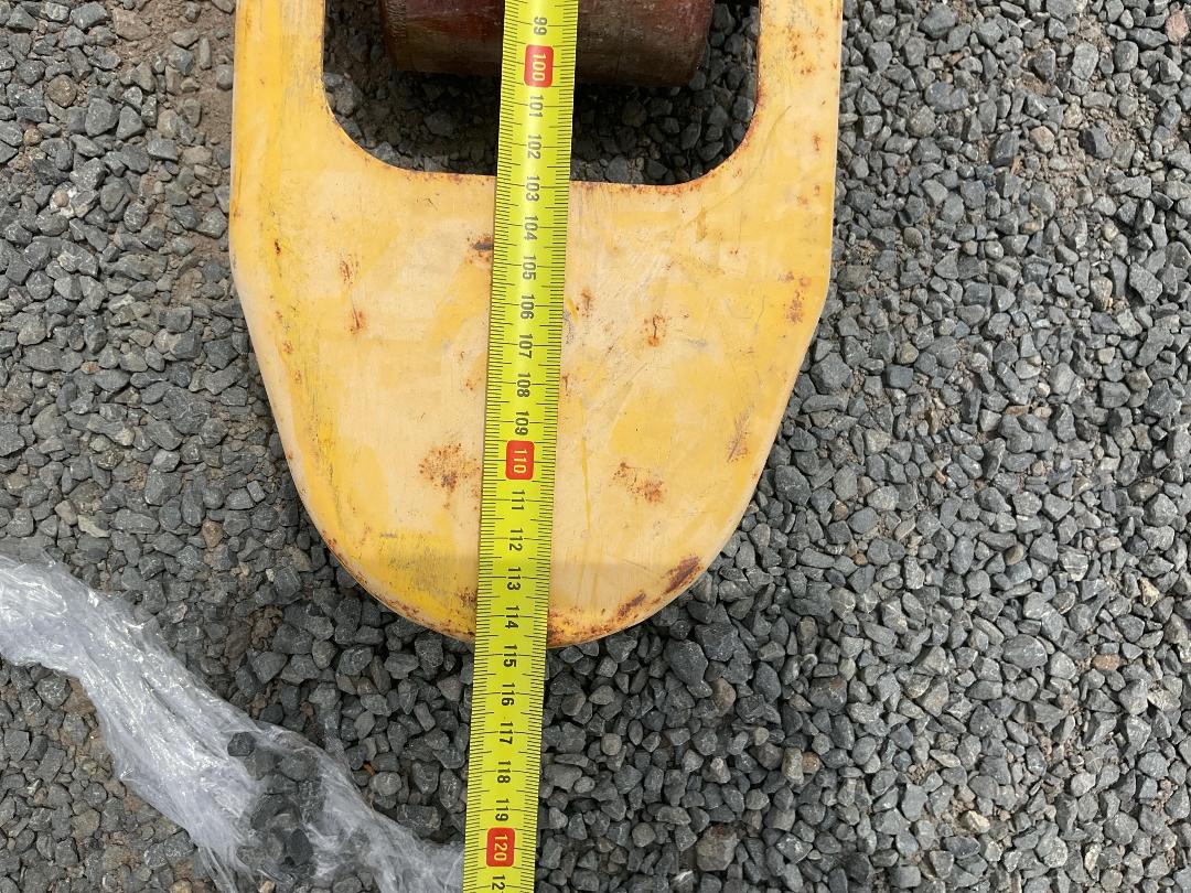 Photo '7' of Broken Yellow 2500KG Pallet Jack
