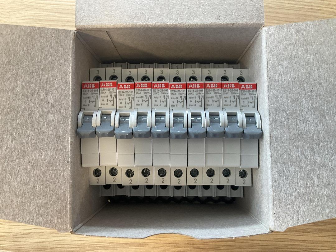 Photo '3' of 10x ABB E214-Z5-101 Group Switches Photo '3' of 10x ABB E214-Z5-101 Group Switches