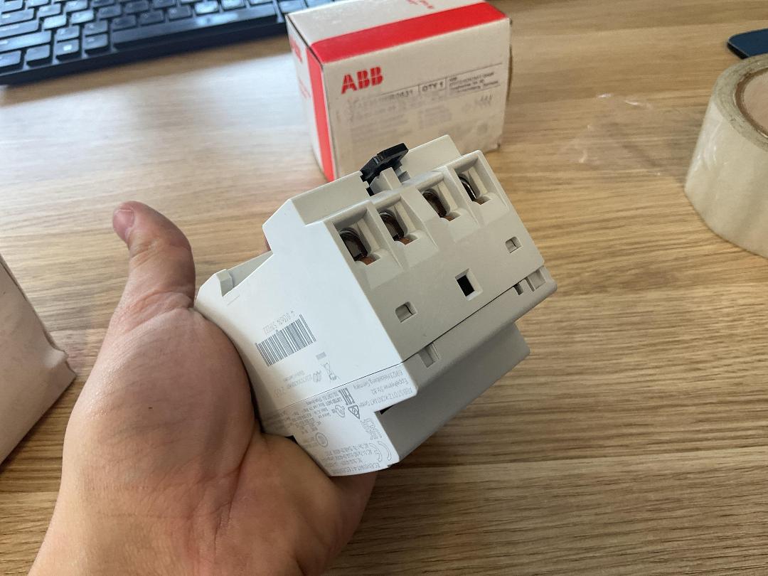 Photo '9' of 4x ABB ESB63-31N-06 Installation Contactor - 63A 4 Pole (Water Exposed)