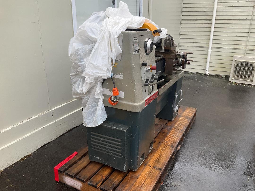 Photo '4' of Colchester Student 300 Lathe