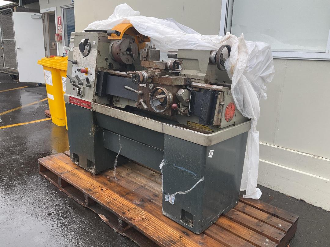 Photo '2' of Colchester Student 300 Lathe