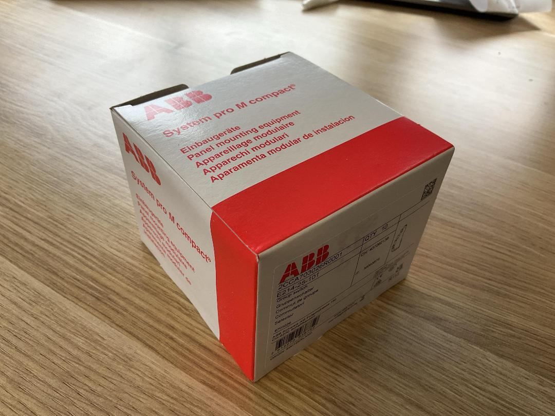 Photo '2' of 10x ABB E214-Z5-101 Group Switches