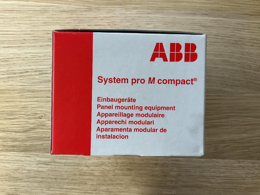 Photo '4' of 10x ABB E214-Z5-101 Group Switches