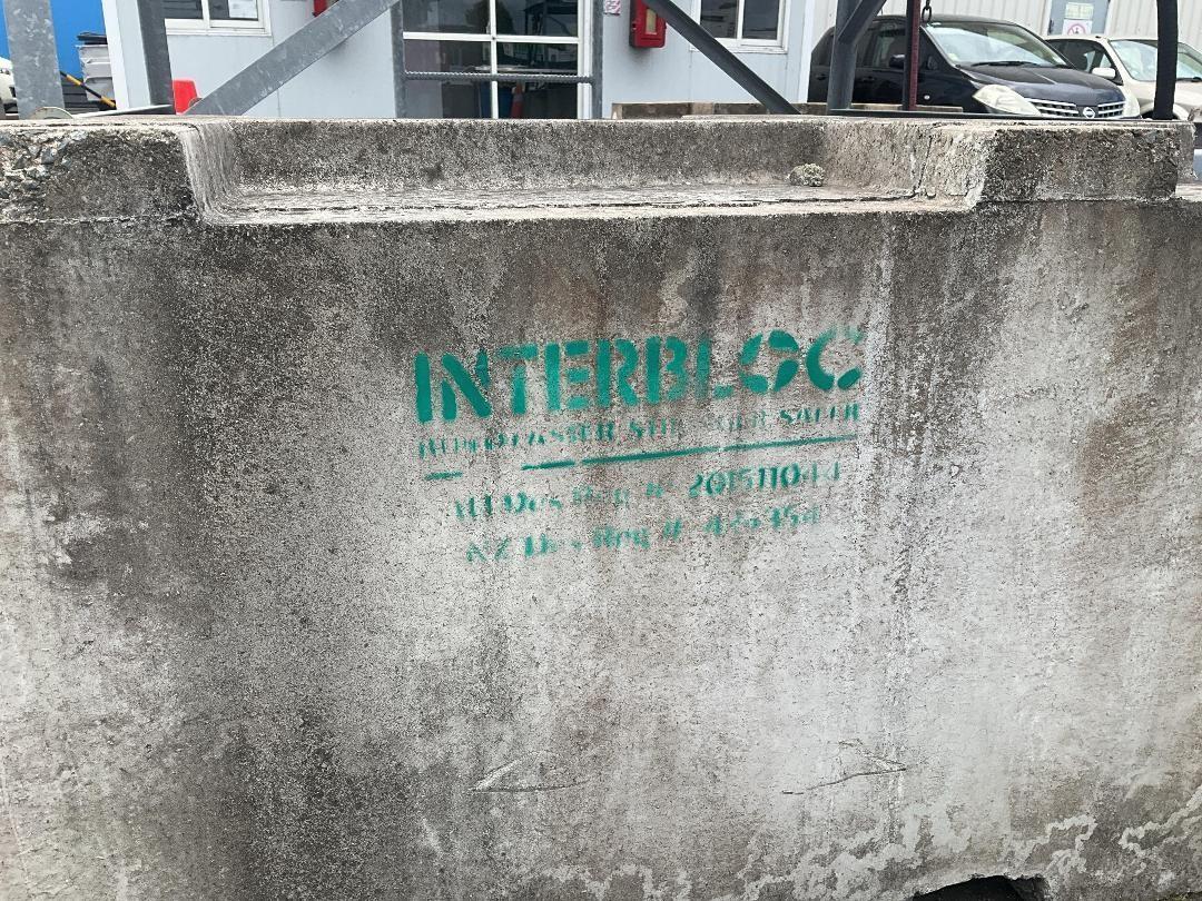 Photo '2' of Concrete blocks x10