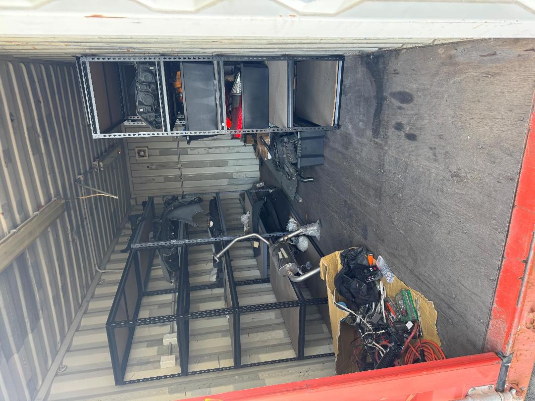 Photo '5' of Container of Assorted car Parts