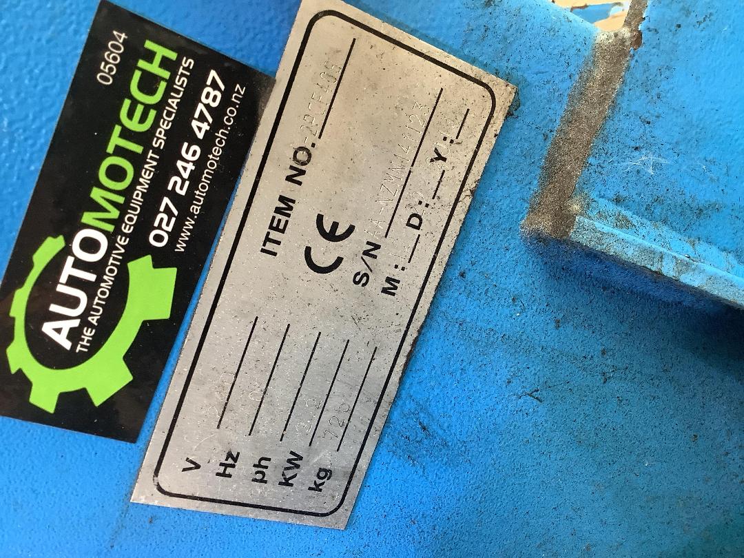 Photo '3' of 2 post hoist # 17