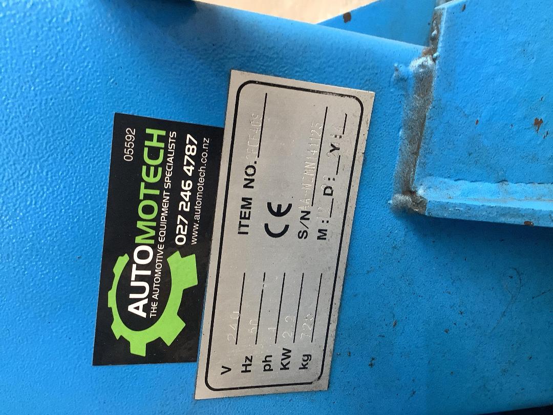 Photo '3' of 2 post hoist # 16 Photo '3' of 2 post hoist # 16