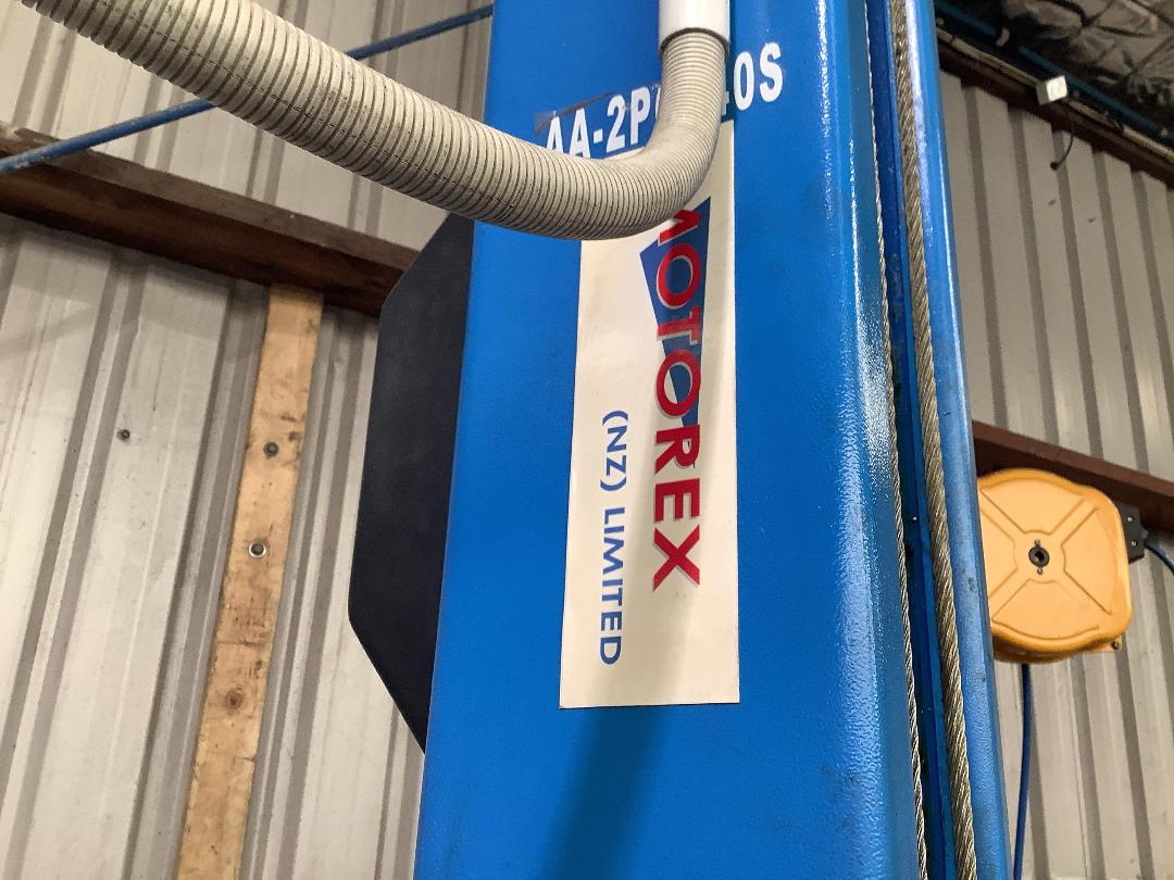 Photo '4' of 2 post hoist # 16 Photo '4' of 2 post hoist # 16