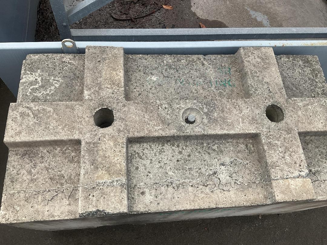 Photo '3' of Concrete blocks x10