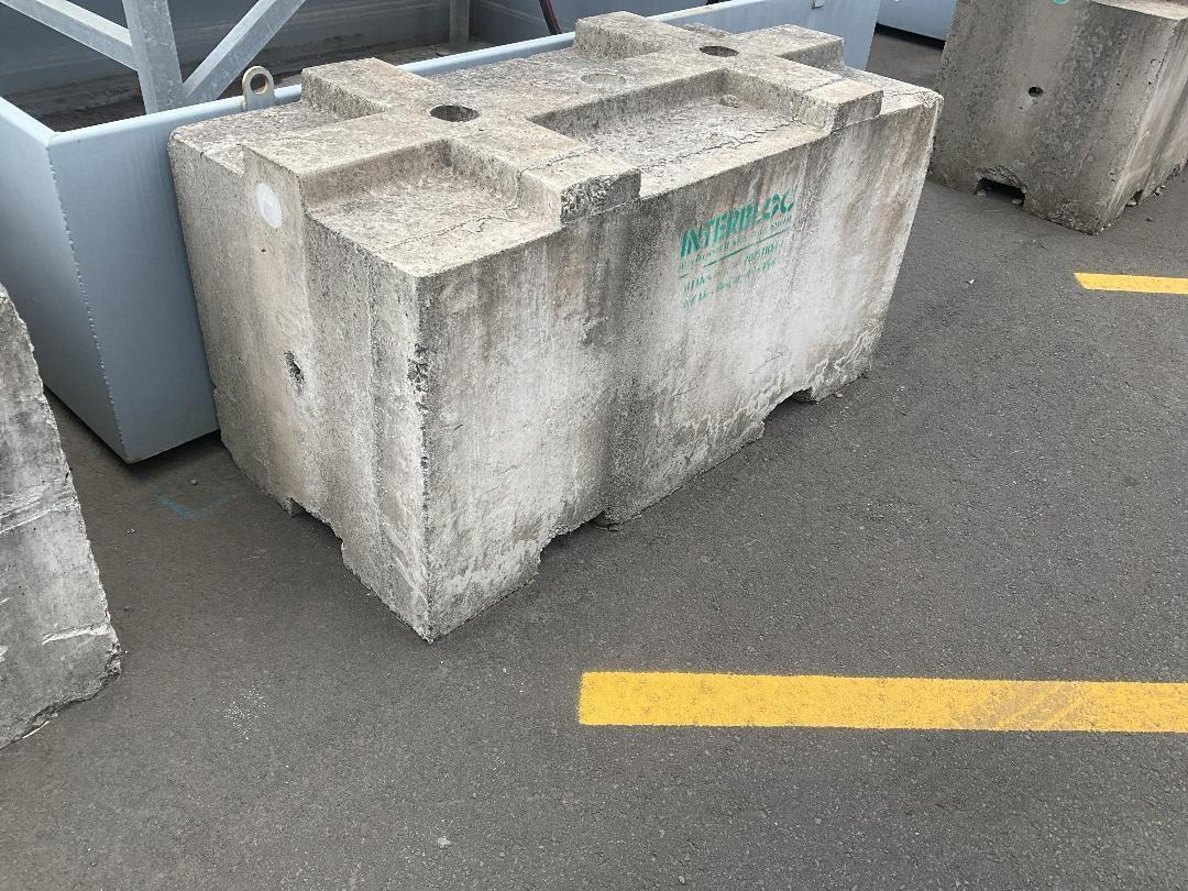 Photo '4' of Concrete blocks x10