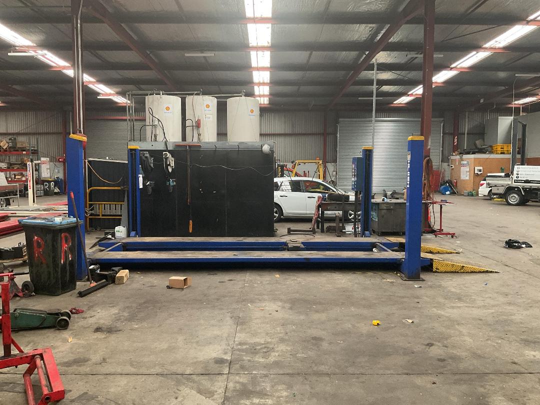 Photo '2' of Heshbon HL46H 4-Post Car Hoist 6000KG Rated