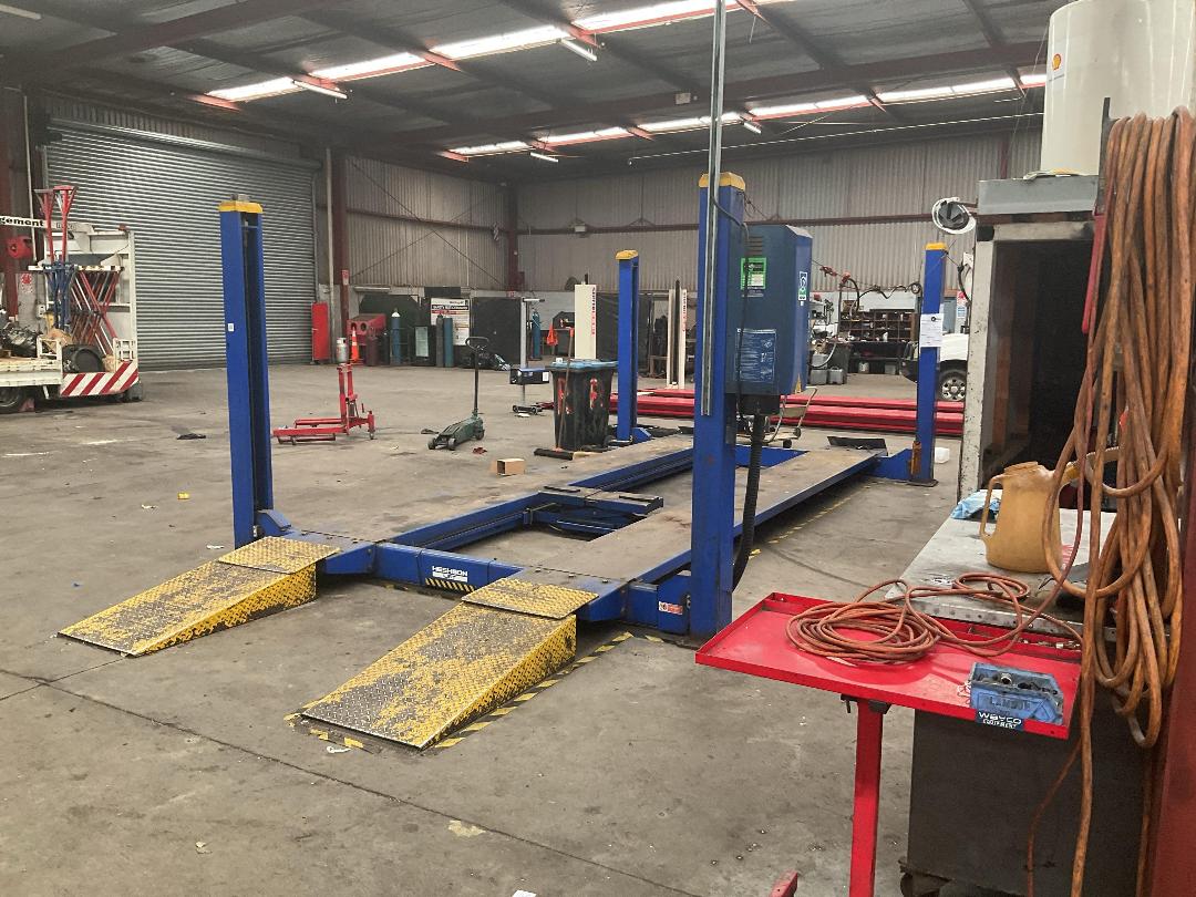 Photo '6' of Heshbon HL46H 4-Post Car Hoist 6000KG Rated