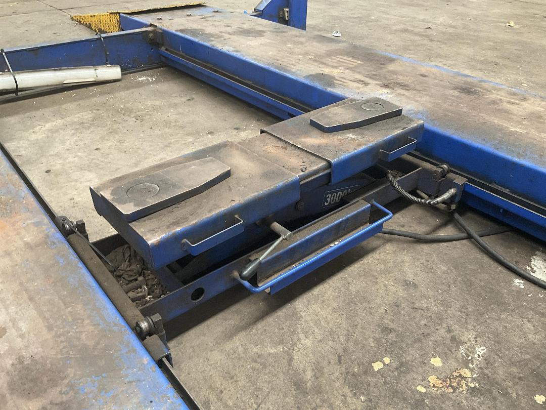 Photo '10' of Heshbon HL46H 4-Post Car Hoist 6000KG Rated